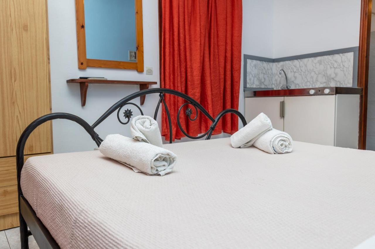 Depis Economy Apartments Naxos City ภายนอก รูปภาพ