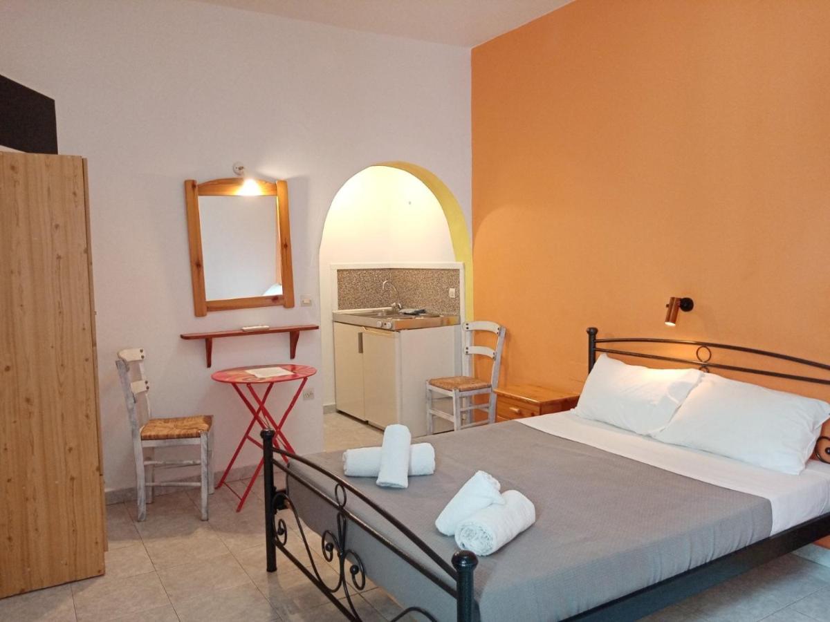 Depis Economy Apartments Naxos City ภายนอก รูปภาพ