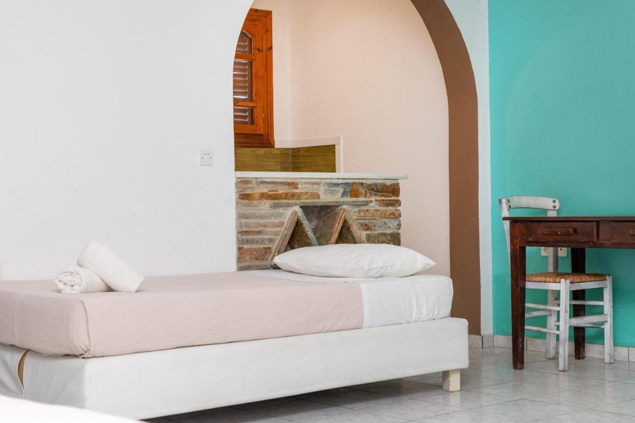Depis Economy Apartments Naxos City ภายนอก รูปภาพ